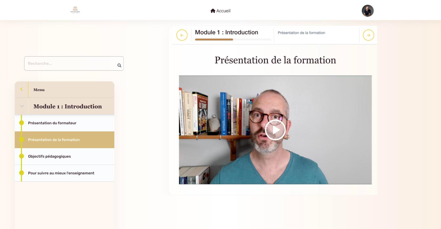 Le menu des leçons du module 1, Introduction, et la vidéo de présentation de la formation.