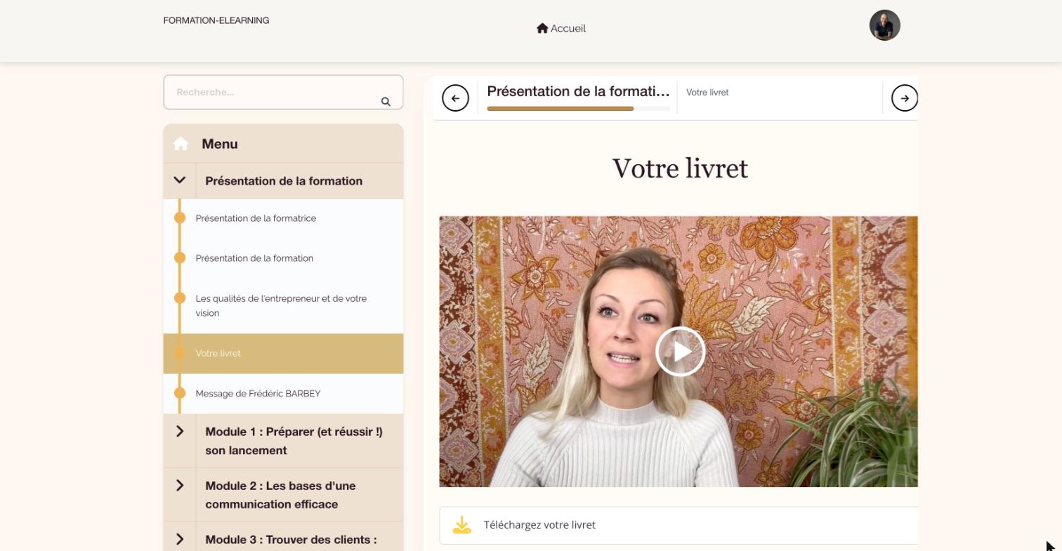 Le menu de la présentation de la formation et la vidéo « Votre livret », avec le livret à télécharger.