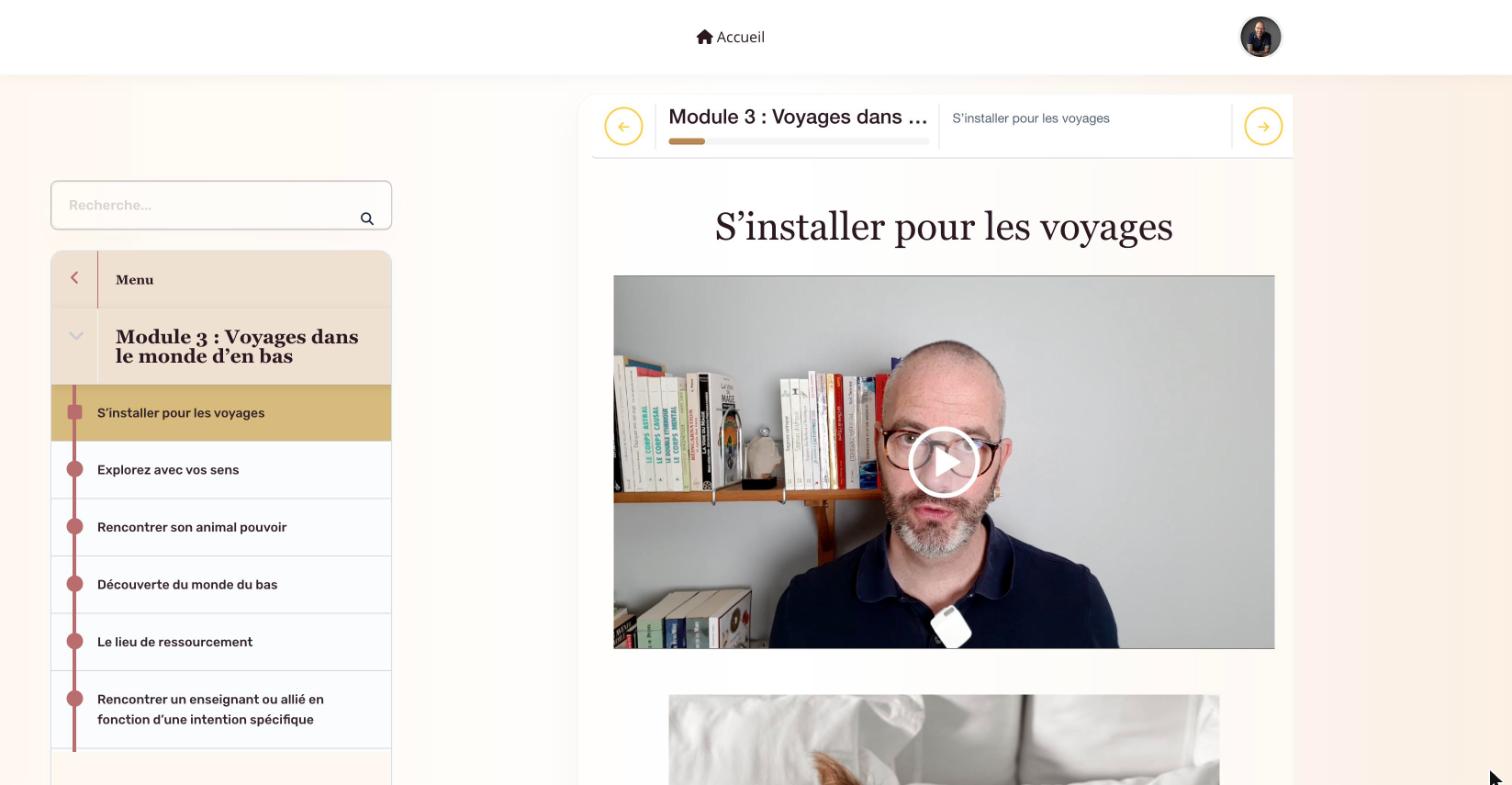 Le menu du module 3, Voyages dans le monde d'en bas, et la leçon vidéo « S'installer pour les voyages ».